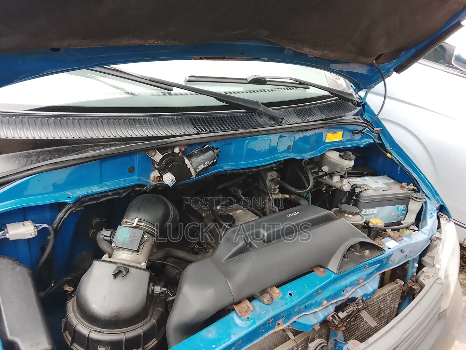 Toyota HiAce 2005 Blue
