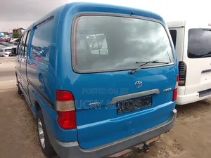Toyota HiAce 2005 Blue