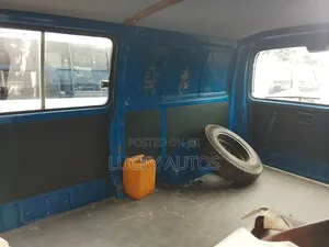 Toyota HiAce 2005 Blue