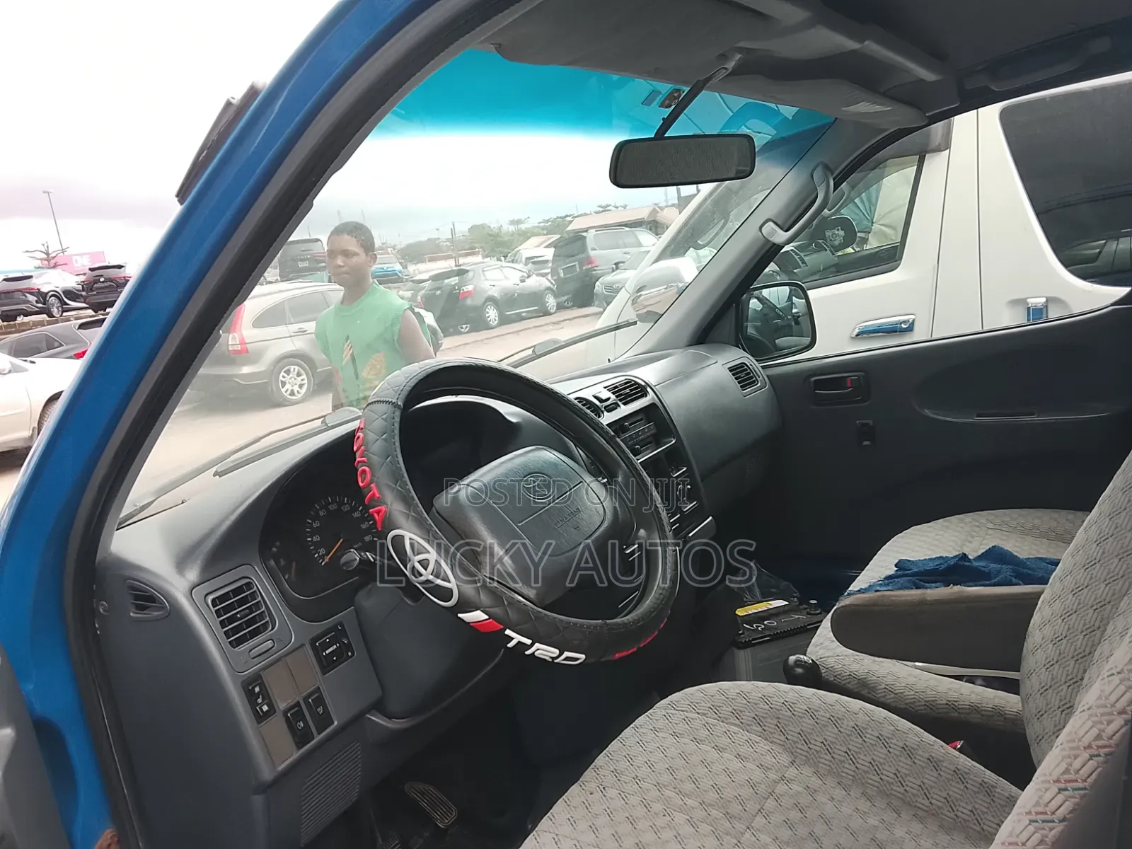 Toyota HiAce 2005 Blue