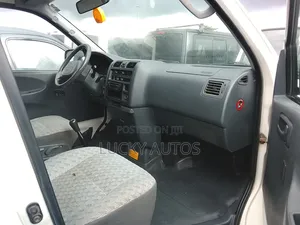 Toyota HiAce 2005 White