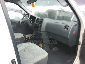 Toyota HiAce 2005 White