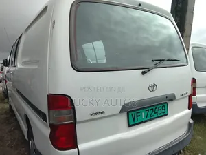 Toyota HiAce 2005 White