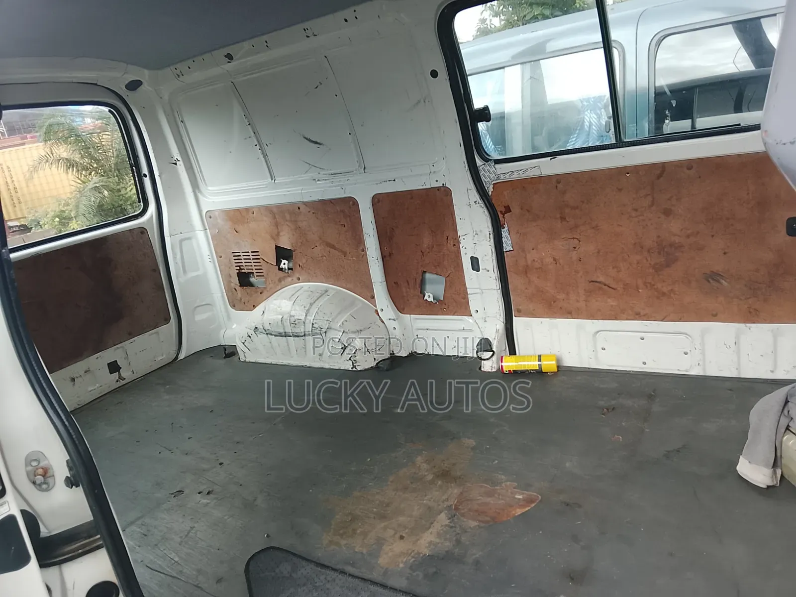 Toyota HiAce 2005 White