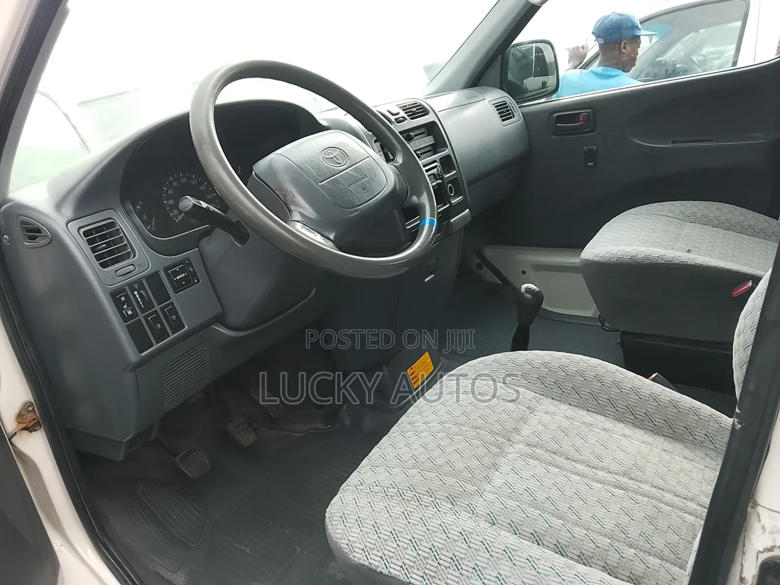 Toyota HiAce 2005 White