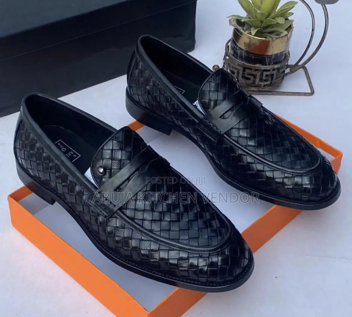 Roberto Footwear
