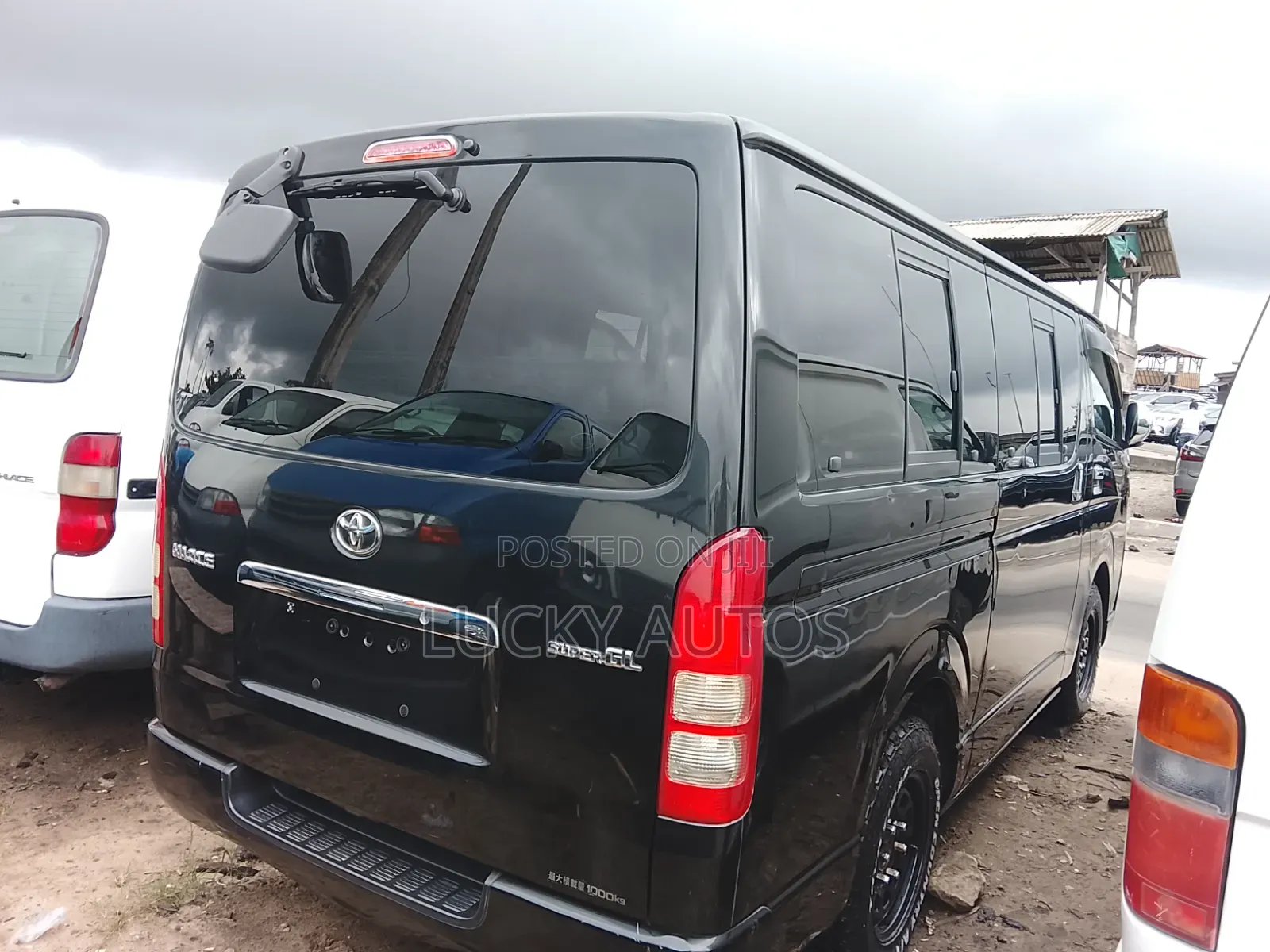 Toyota HiAce 2013 Black