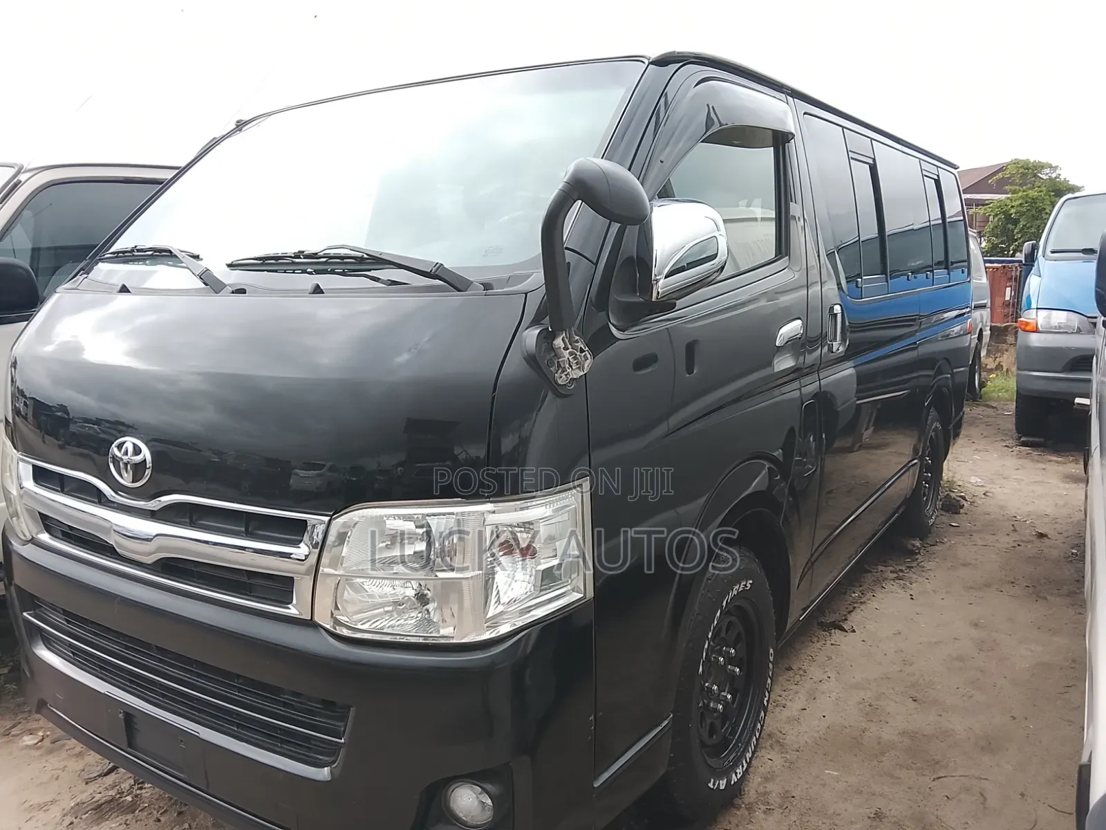 Toyota HiAce 2013 Black