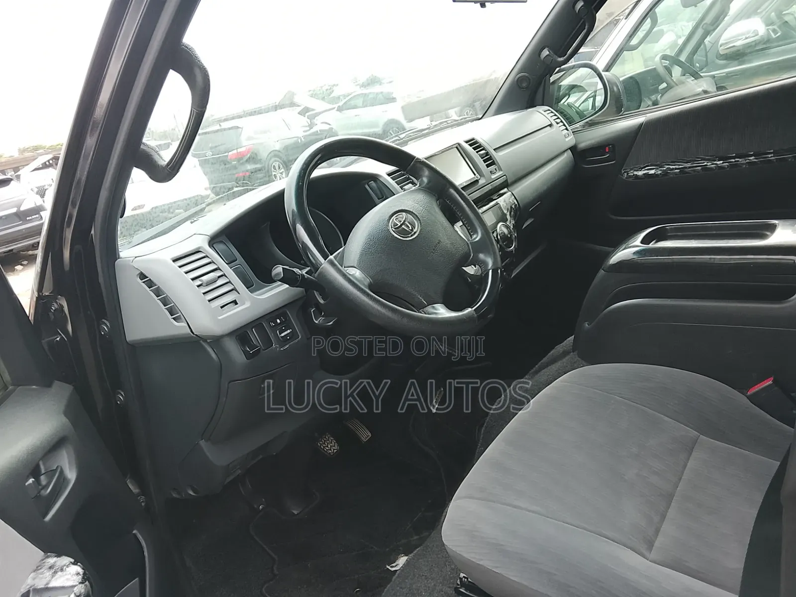 Toyota HiAce 2013 Black