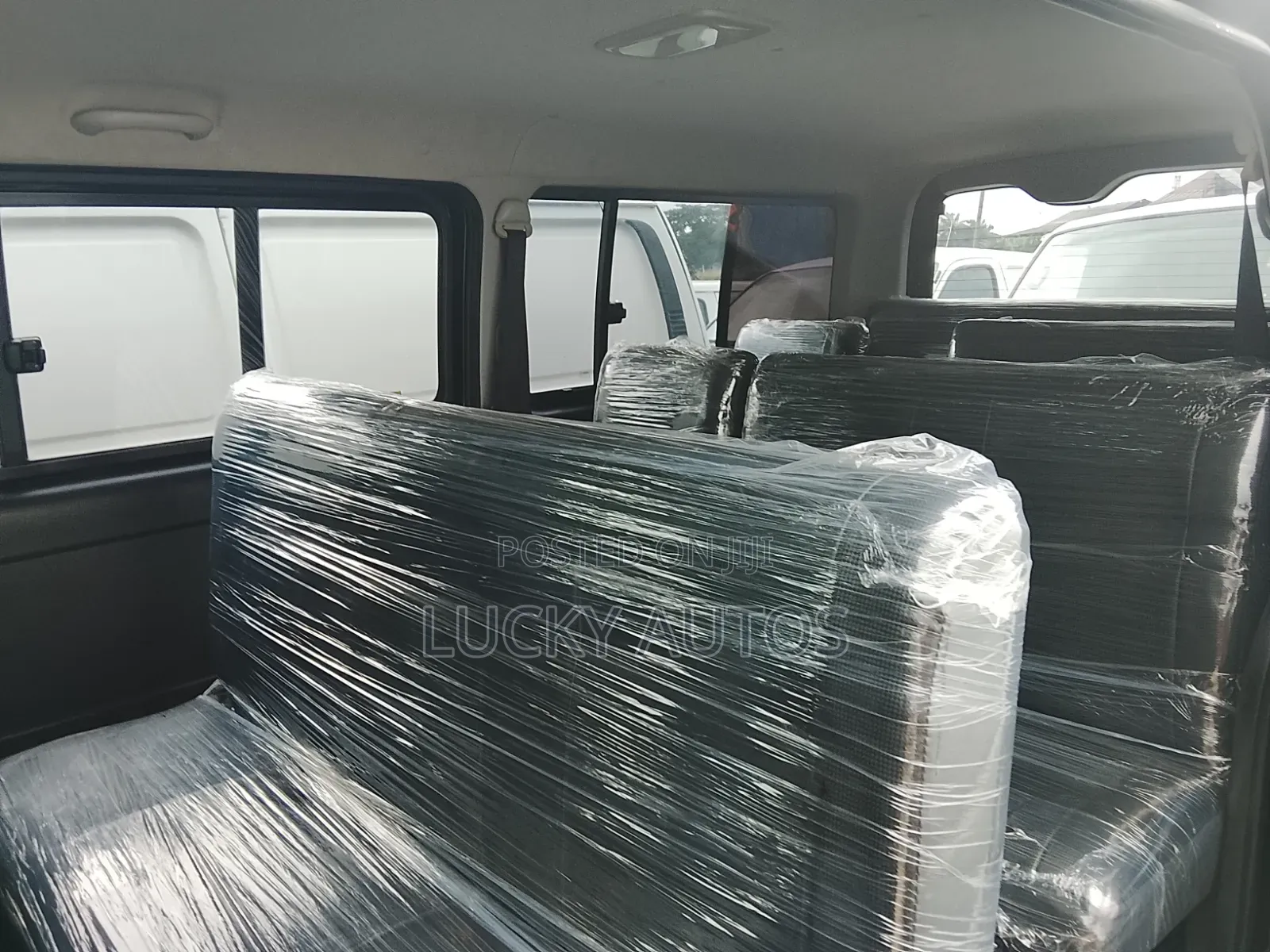 Toyota HiAce 2013 Black