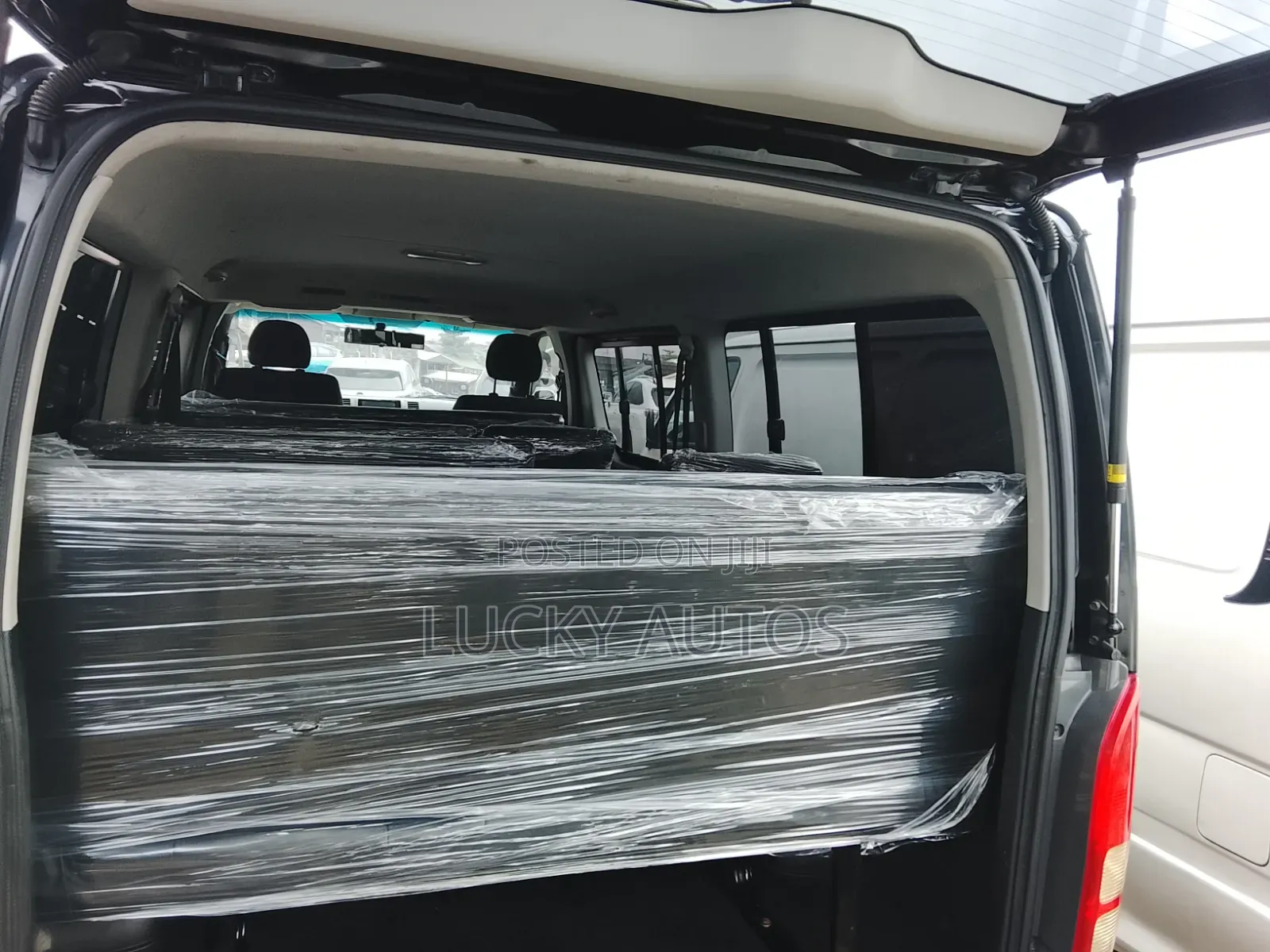 Toyota HiAce 2013 Black
