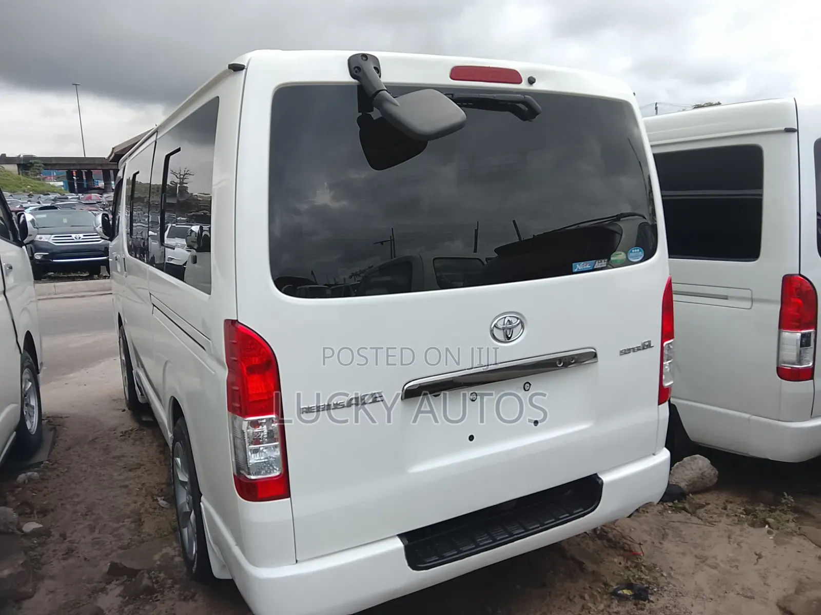 Toyota HiAce 2013 White