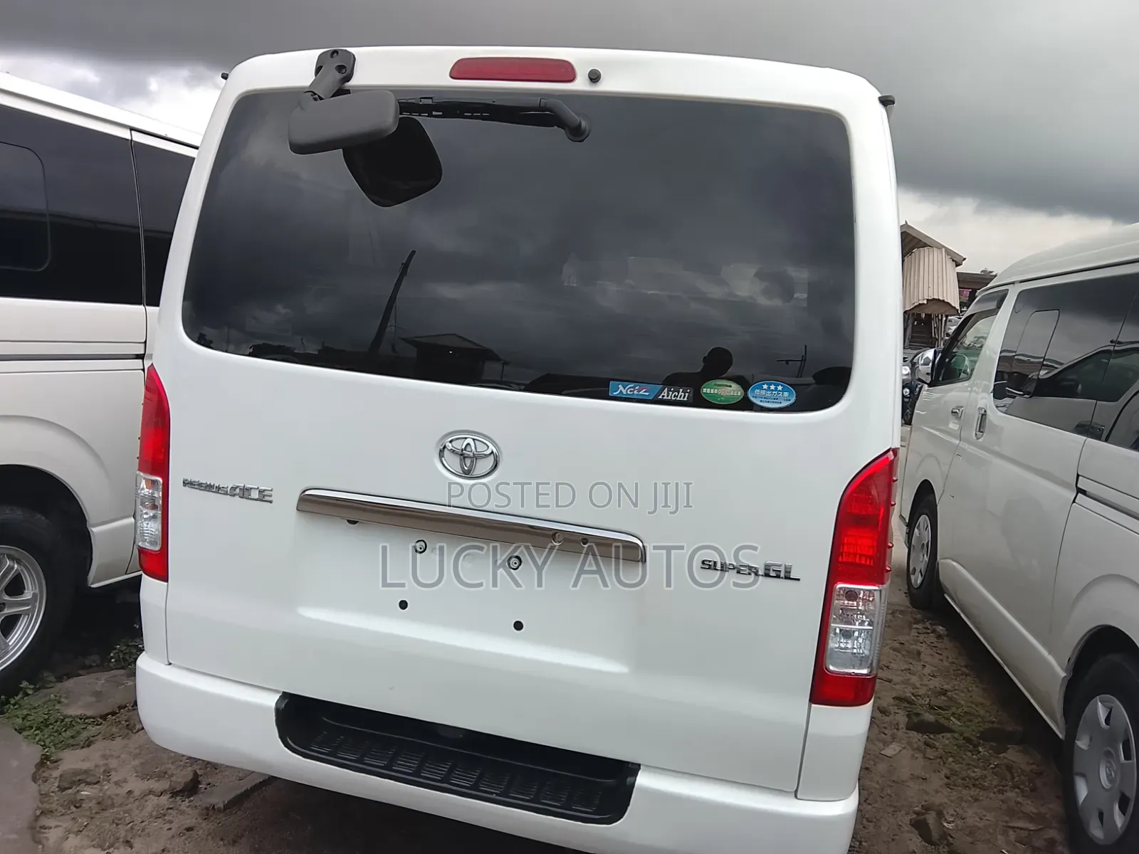Toyota HiAce 2013 White