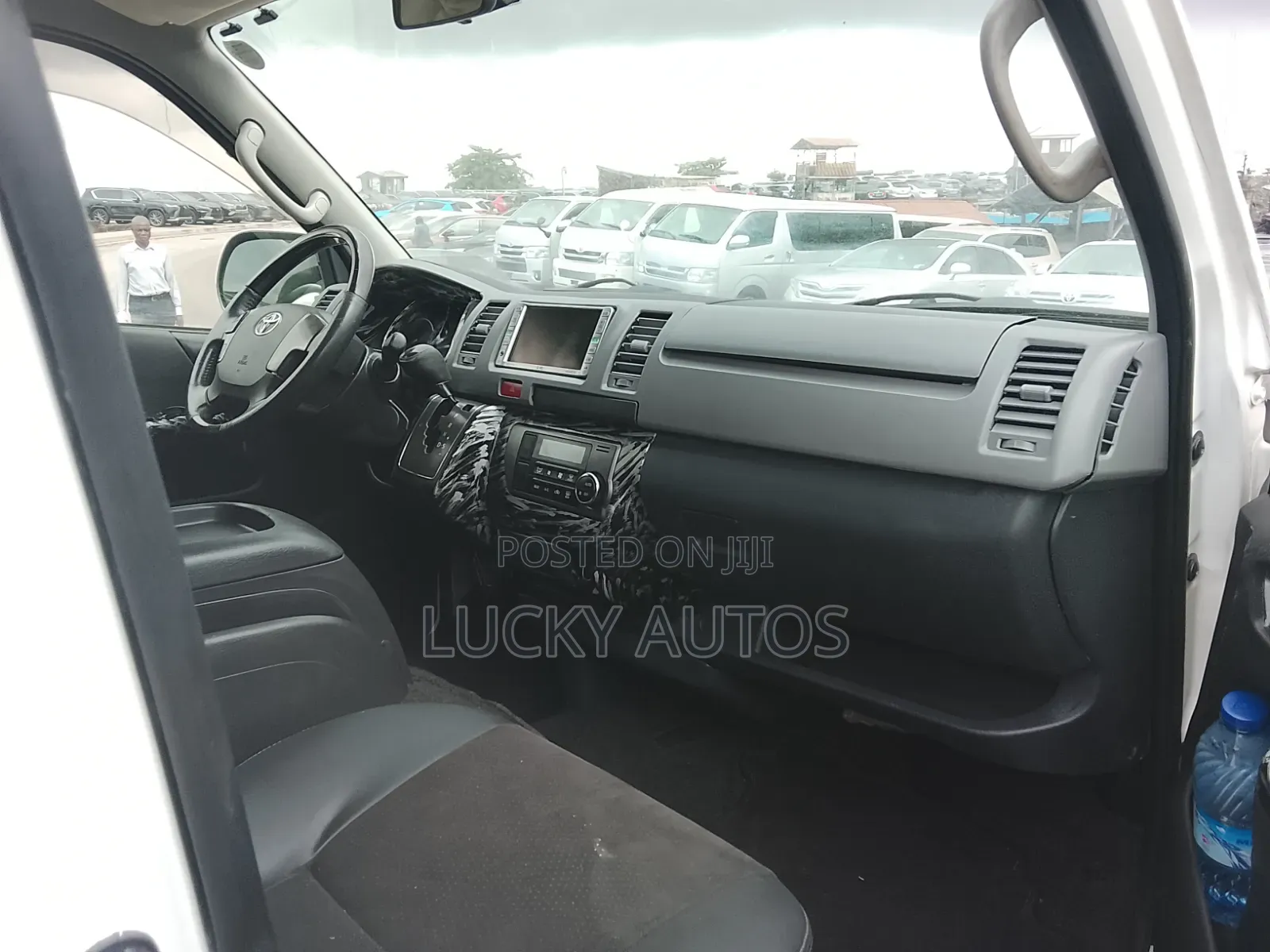 Toyota HiAce 2013 White