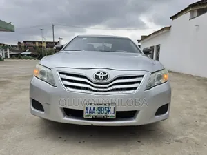 Toyota Camry LE 4dr Sedan (2.5L 4cyl 6AM) 2010 Silver
