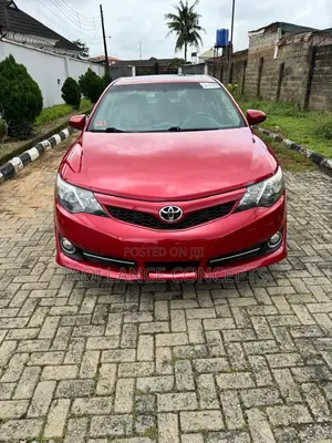 Toyota Camry SE 4dr Sedan (2.5L 4cyl 6A) 2013 Red