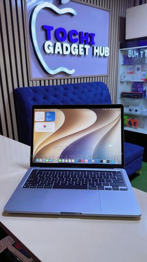 Laptop Apple MacBook Pro 2022 M2 8GB Apple M2 SSD 250GB