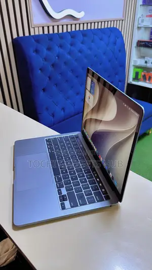 Laptop Apple MacBook Pro 2022 M2 8GB Apple M2 SSD 250GB