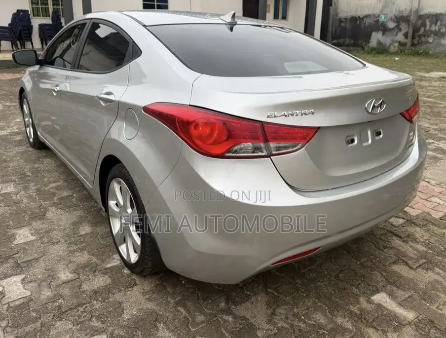 Hyundai Elantra 2013 Silver