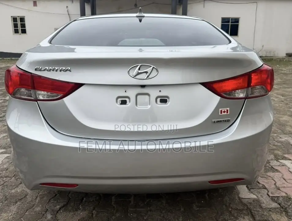 Hyundai Elantra 2013 Silver