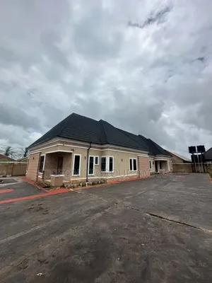 5bdrm House in Benin City for sale