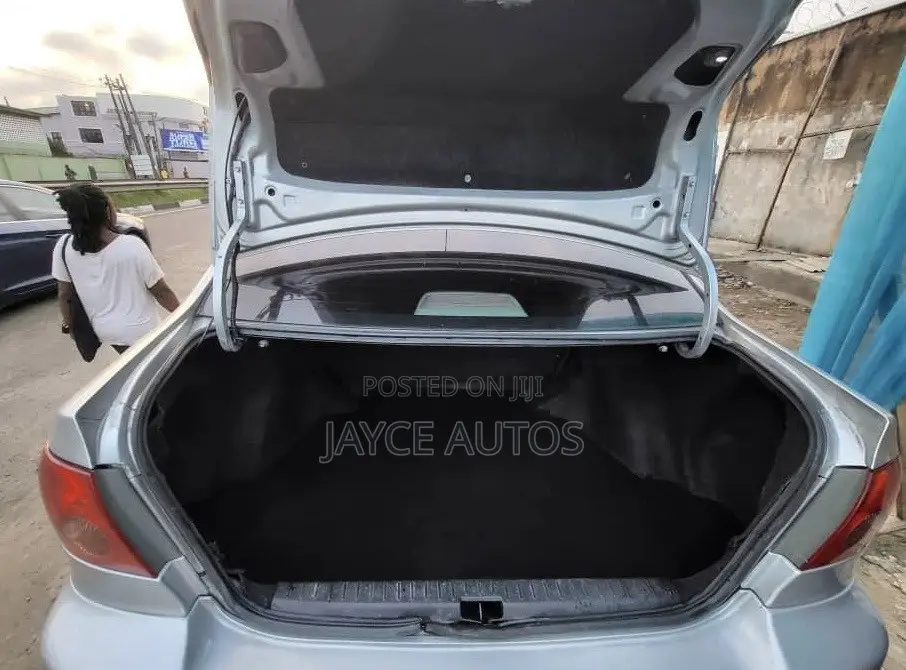 Toyota Corolla 2005 Silver