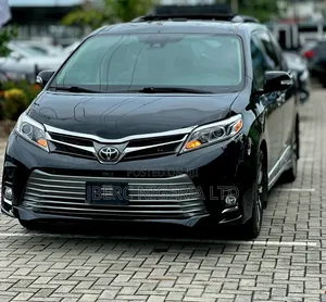 Toyota Sienna 2018 Black
