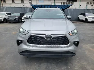 Toyota Highlander XLE 2021 Silver