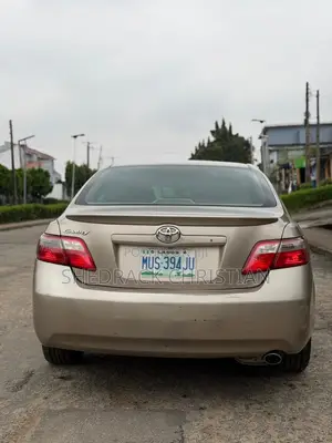 Toyota Camry XLE 4dr Sedan (2.4L 4cyl 5A) 2009 Gold