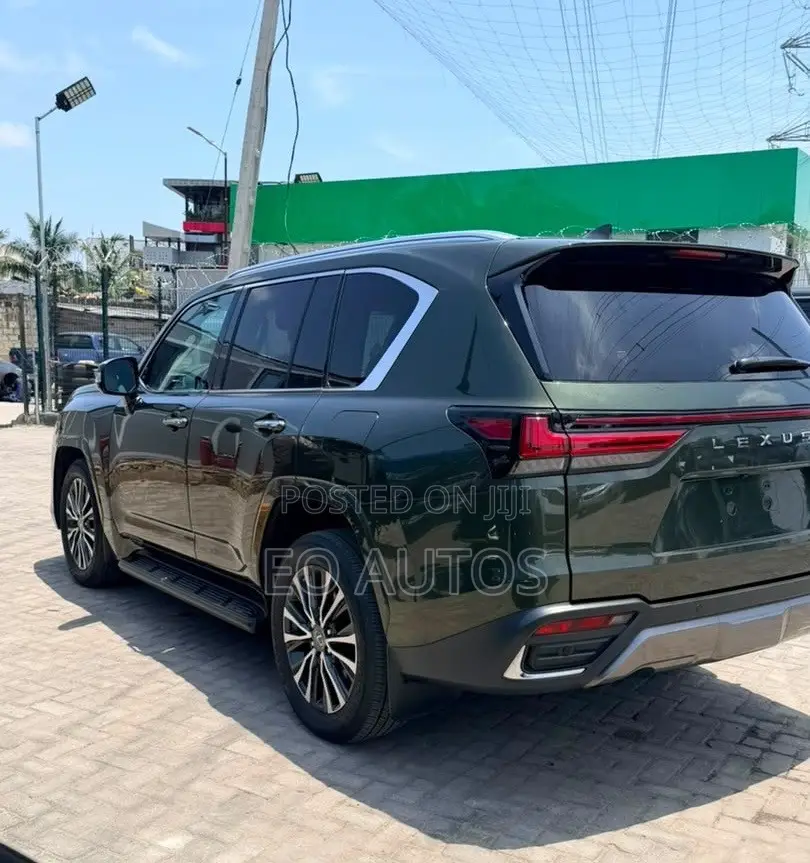Lexus LX 2022 Green