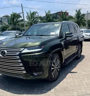 Lexus LX 2022 Green