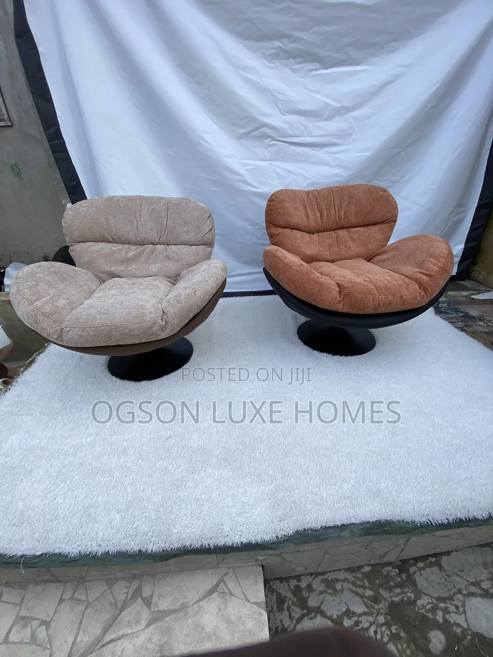 Relaxable Accent Chair With Fabric Texture