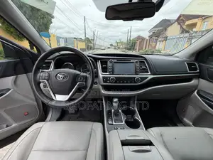 Toyota Highlander Limited V6 4x4 (3.5L 6cyl 6A) 2016 Gray
