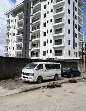 3bdrm Apartment in Lekki Phase 1 for rent
