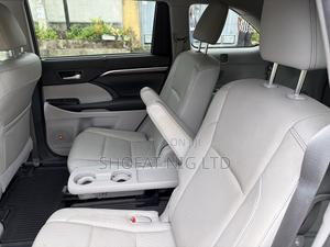 Toyota Highlander Limited V6 4x4 (3.5L 6cyl 6A) 2016 Gray