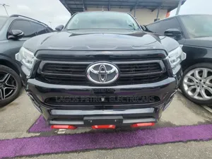 Toyota Hilux 2024 Black