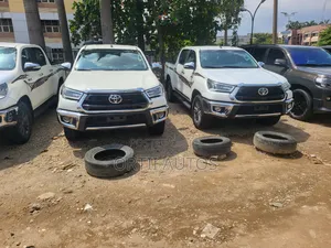 Toyota Hilux 2021 White