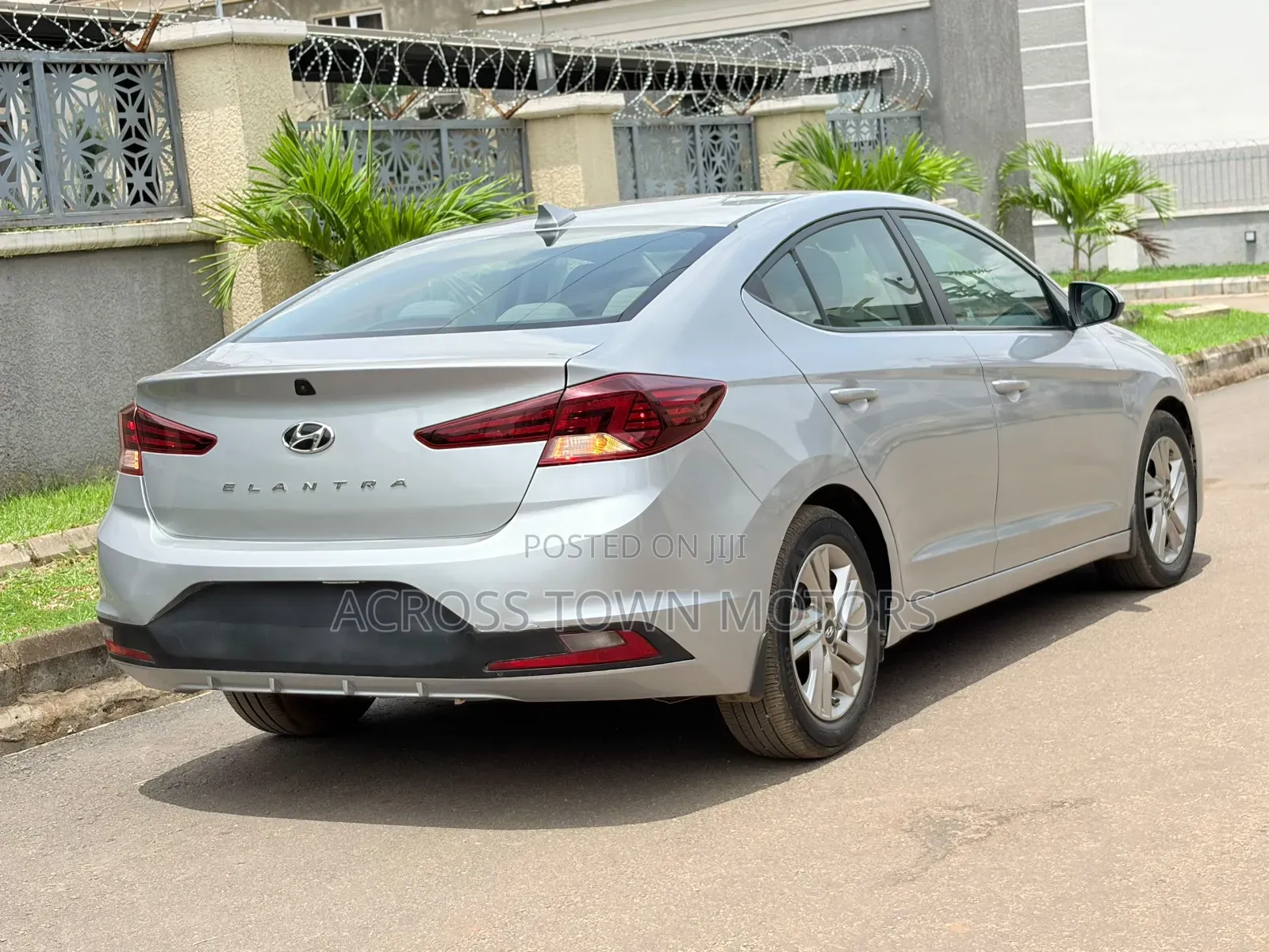 Hyundai Elantra 2019 Silver