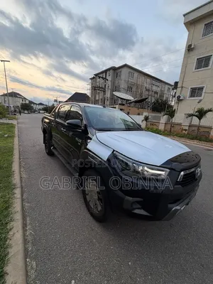 New Toyota Hilux SR5+ 2026 Black