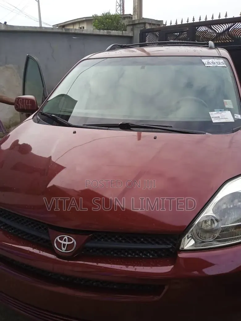 Toyota Sienna XLE 2005 Red