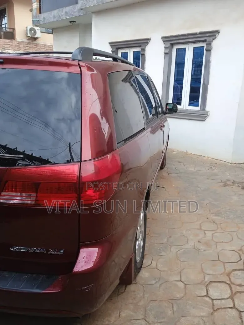 Toyota Sienna XLE 2005 Red