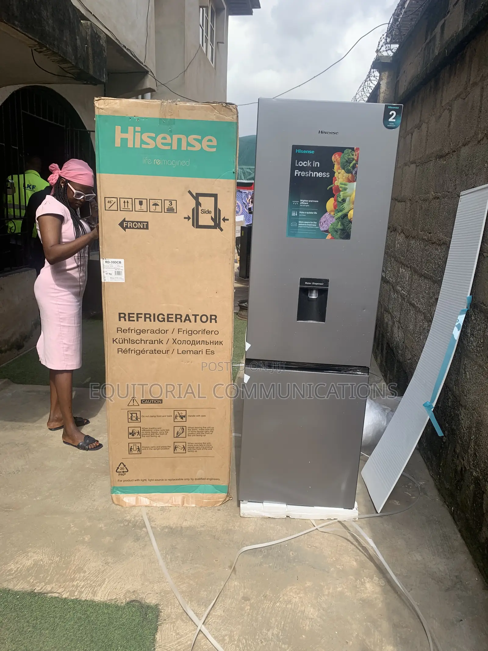 Hisense 35DCB 264L Modern 2-Door Fridge With Water Dispenser