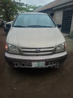 Toyota Sienna 1999 Brown