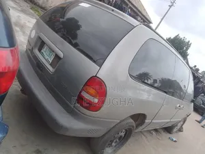 Chrysler Voyager 2005 Gold