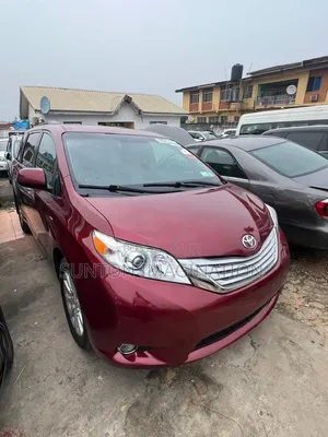 Toyota Sienna XLE 7 Passenger (3.5L 6cyl 8A) 2017 Red