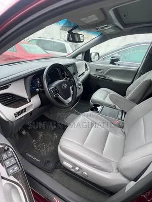 Toyota Sienna XLE 7 Passenger (3.5L 6cyl 8A) 2017 Red