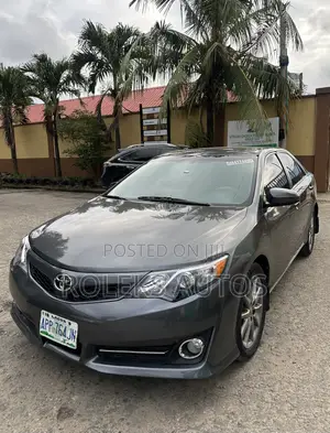 Toyota Camry SE 4dr Sedan (2.5L 4cyl 6A) 2013 Gray
