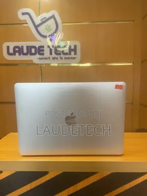 Laptop Apple MacBook Pro 2022 M2 16GB Apple M2 SSD 256GB