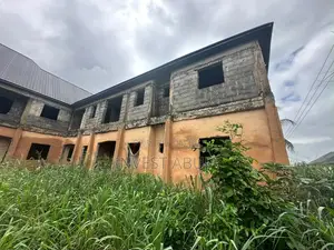 2bdrm Block of Flats in Pavilion Residence, for sale