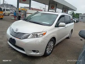 Toyota Sienna 2014 White